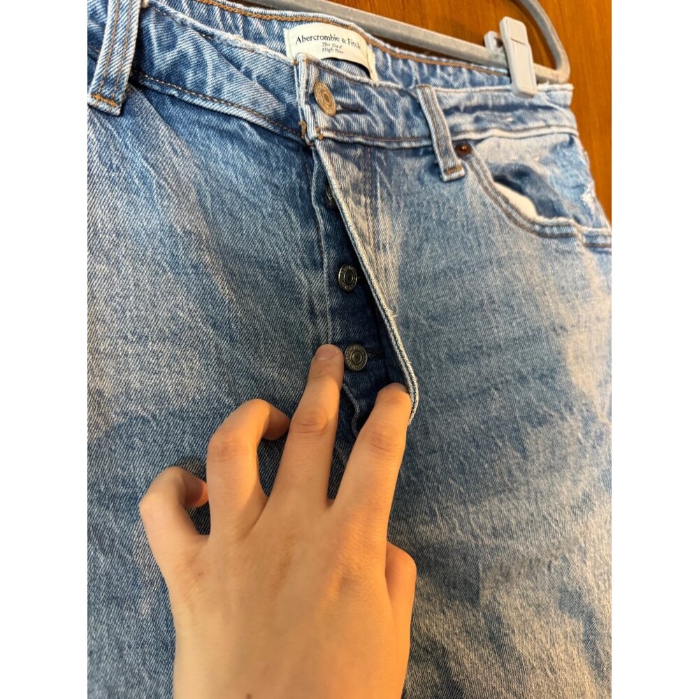 Abercrombie & Fitch “The Dad High Rise” Jeans Light Wash Women’s Size 31 - Picture 5 of 5
